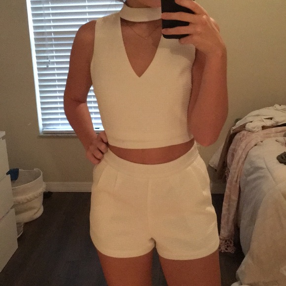 White Two Piece Keyhole Set - Picture 5 of 5